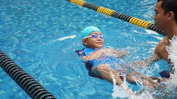 Mengenal Peran Tutor Renang Dalam Membantu Pemula
